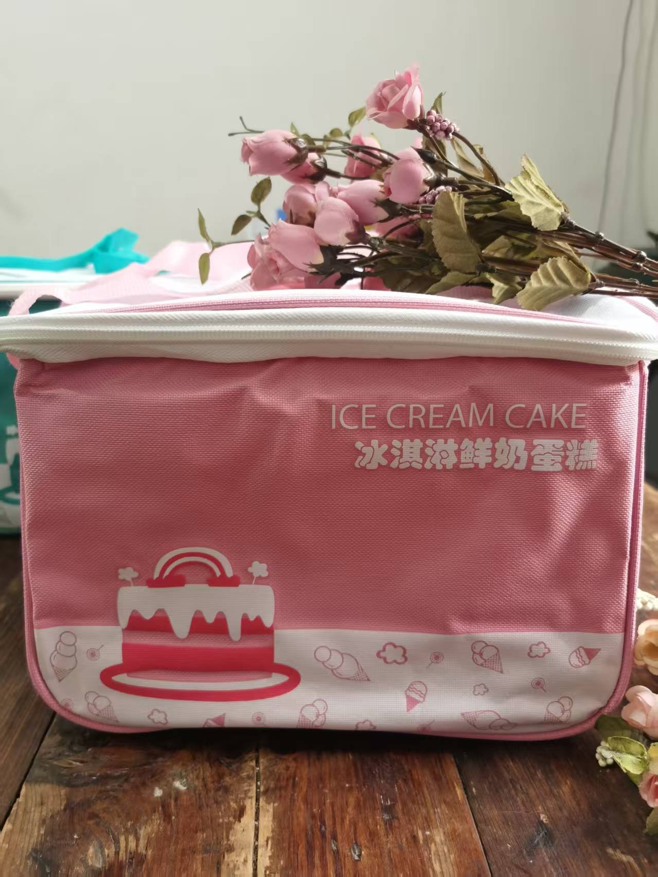 Pink insulated cooler bag with cake logo print